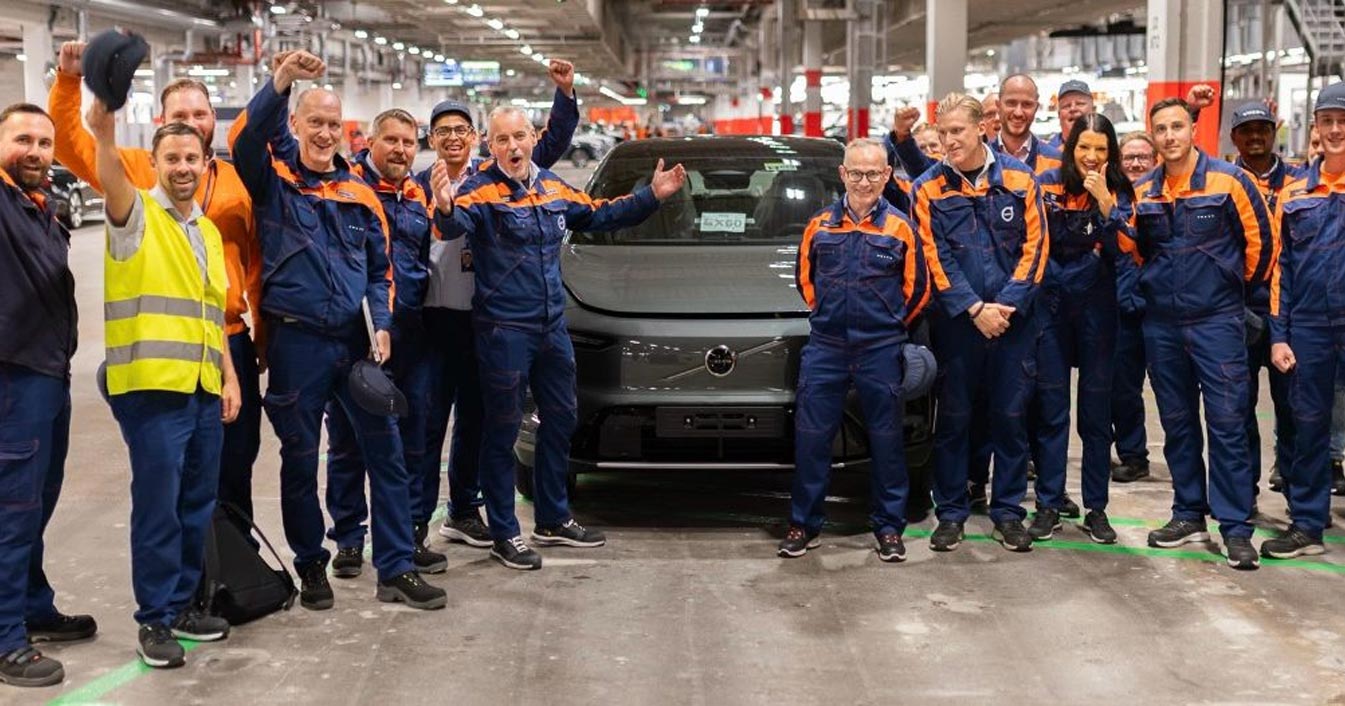 Volvo EX60 teaser i fabriken i Torslanda Göteborg